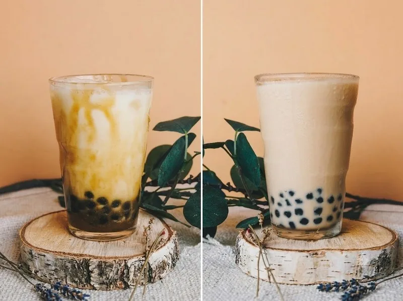Trân châu đường đen và kem cheese có thể làm tăng calo trà sữa.