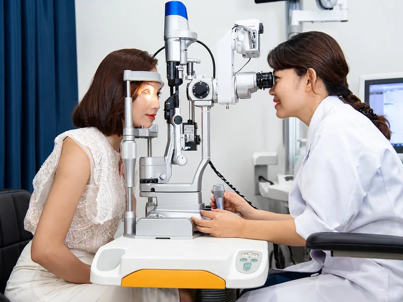 Giật mí mắt trái kéo dài hoặc bất thường cần được kiểm tra