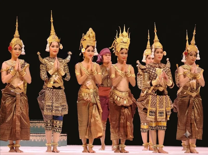 Sampot Tep Apsara tái hiện vẻ đẹp trang phục cung đình Khmer cổ