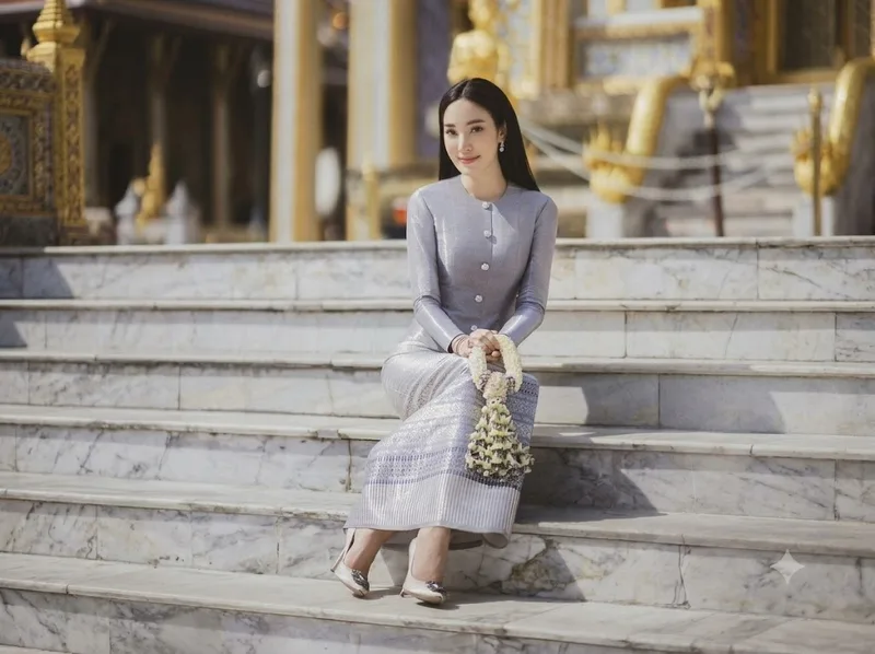 Thai Ruean Ton mang phong cách nhẹ nhàng và ít trang trọng